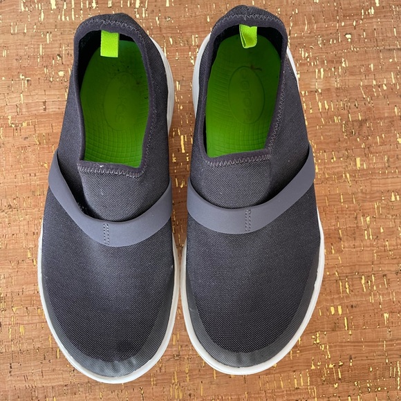 Oofos OOmg eeZee Low Shoes Womens 7 - Picture 3 of 7